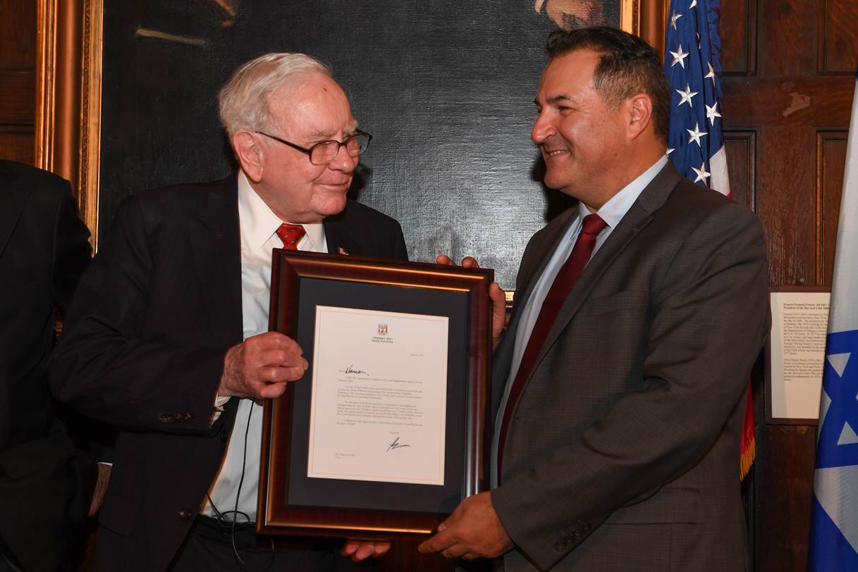 Warren Buffett: childhood, parents, early life and career beginnings